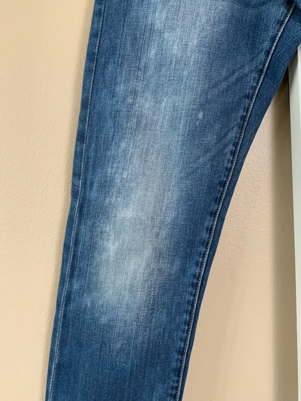 American Eagle Distressed Wash Slim Jeans